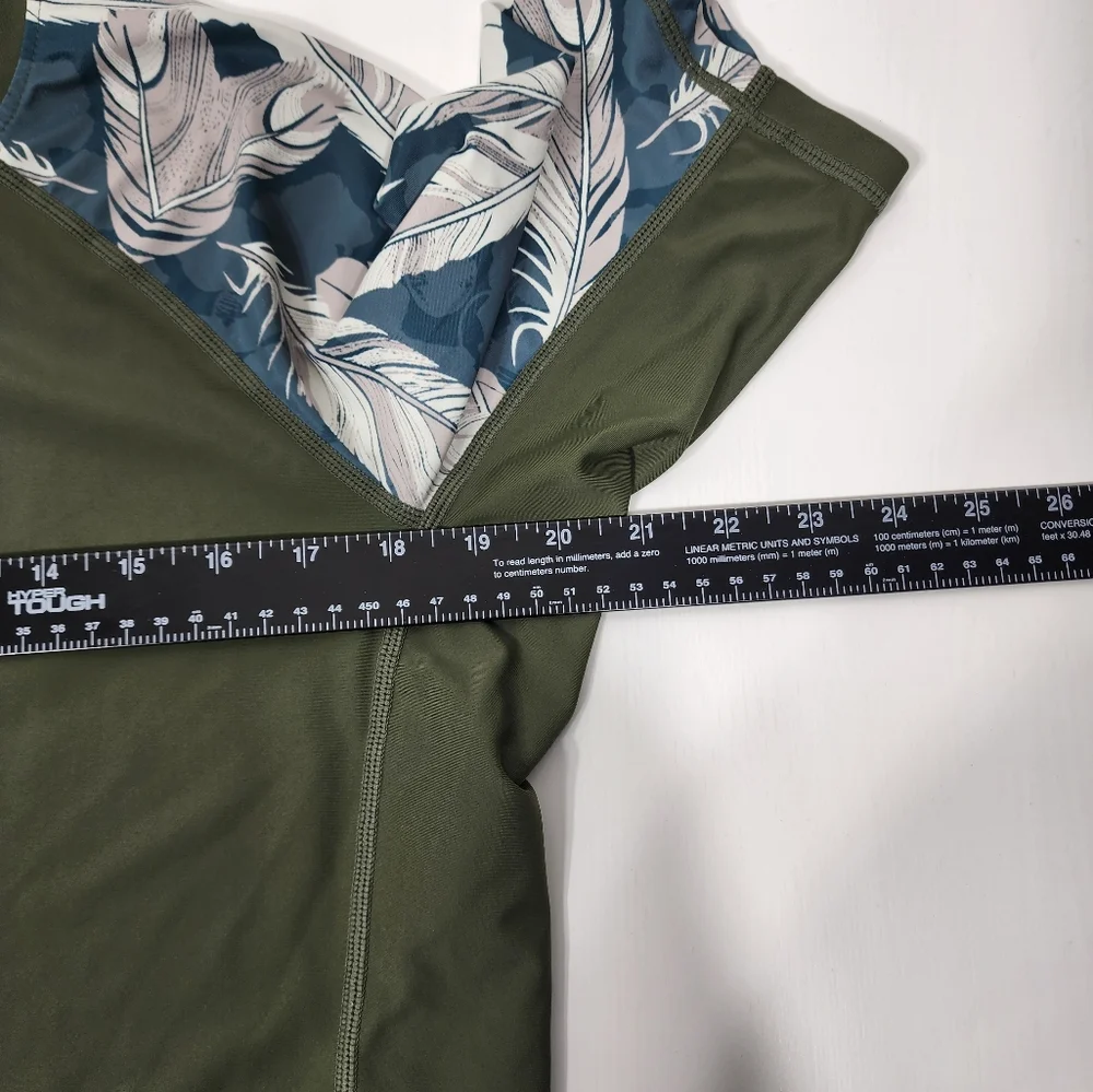 Men's Green Rash Guard - Picture 7 of 7